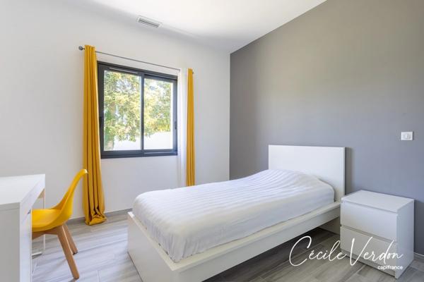 Maison moderne haut de gamme 226 m2 à vendre Bergerac - 9 pièces - 4 chambres - piscine - bureau indépendant - garages