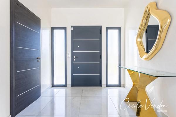 Maison moderne haut de gamme 226 m2 à vendre Bergerac - 9 pièces - 4 chambres - piscine - bureau indépendant - garages