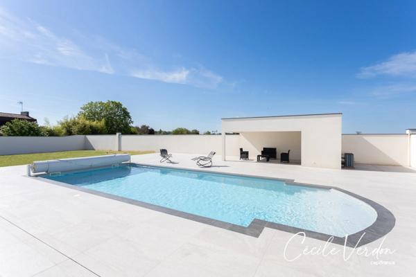 Maison moderne haut de gamme 226 m2 à vendre Bergerac - 9 pièces - 4 chambres - piscine - bureau indépendant - garages
