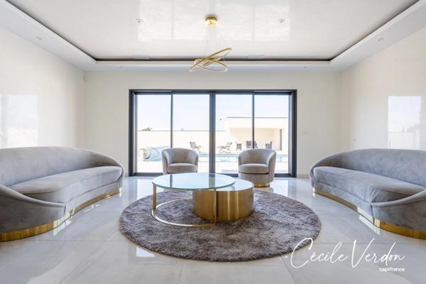 Maison moderne haut de gamme 226 m2 à vendre Bergerac - 9 pièces - 4 chambres - piscine - bureau indépendant - garages