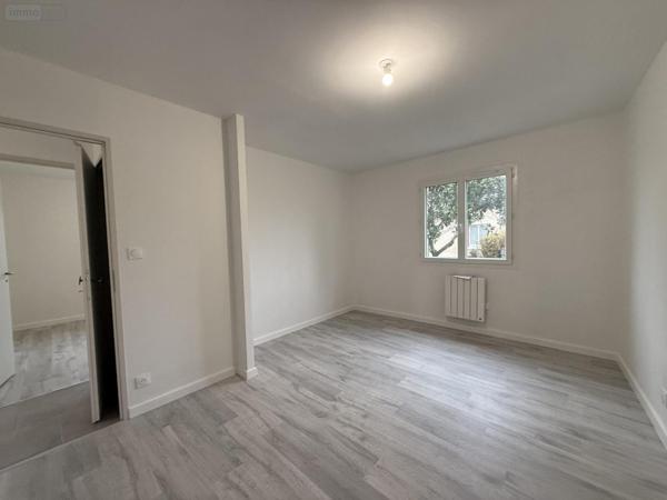 Maison individuelle à vendre à Vendat dans l'Allier (03110), ref : 2025/987-03020