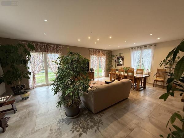 Maison individuelle à vendre à Vendat dans l'Allier (03110), ref : 2025/987-03020