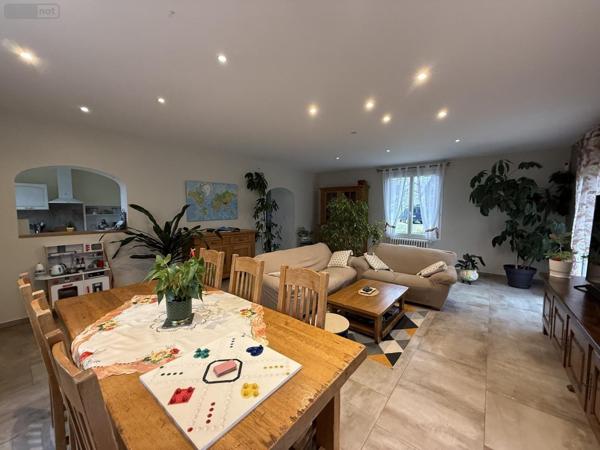 Maison individuelle à vendre à Vendat dans l'Allier (03110), ref : 2025/987-03020