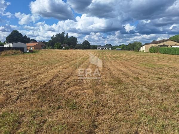 Terrain à 10 minutes de Montpon Ménestérol 2494 m2.