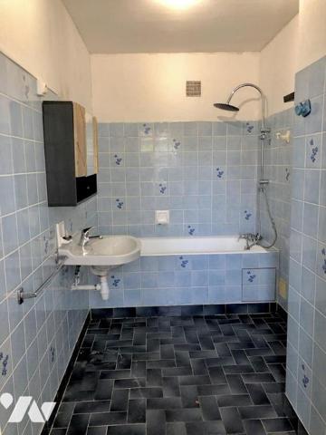 PARCE SUR SARTHE : Maison longère de plain-pied avec dépendances