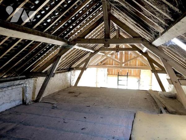 PARCE SUR SARTHE : Maison longère de plain-pied avec dépendances