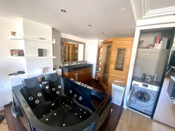 06000 NICE – APPARTEMENT 3 PIÈCES MODERNE AVEC SAUNA, JACUZZI, PARKING ET CAVE – QUARTIER PASTEUR