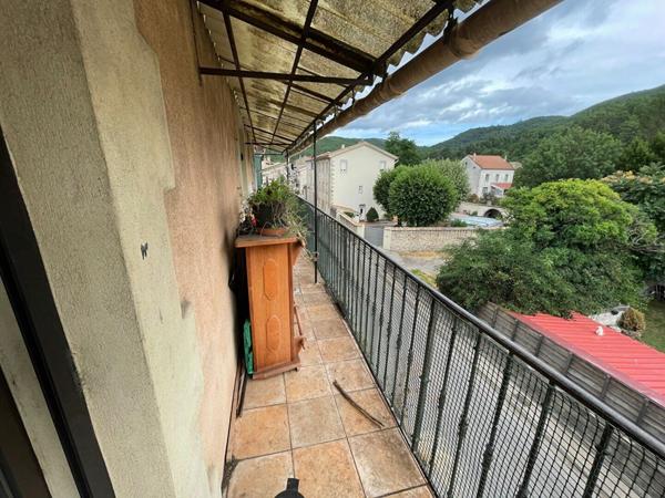 Immeuble à vendre    6 pièces •  Le Martinet