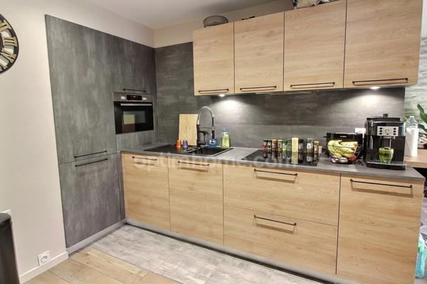 Appartement 3 pièces de 56 m2 avec cave et parking à vendre à POISSY (78)