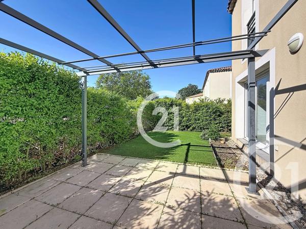 Maison à vendre  4 pièces - 90,24 m 2   ST MARTIN DE CRAU  - 13