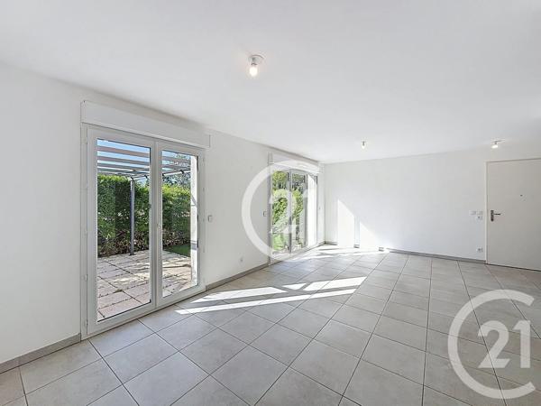 Maison à vendre  4 pièces - 90,24 m 2   ST MARTIN DE CRAU  - 13