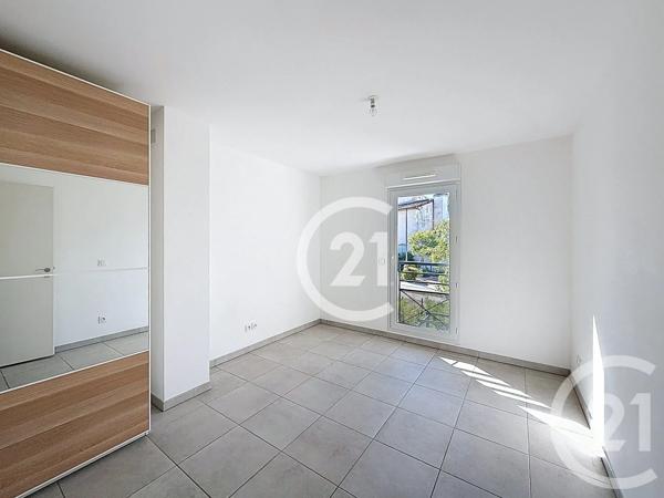 Maison à vendre  4 pièces - 90,24 m 2   ST MARTIN DE CRAU  - 13