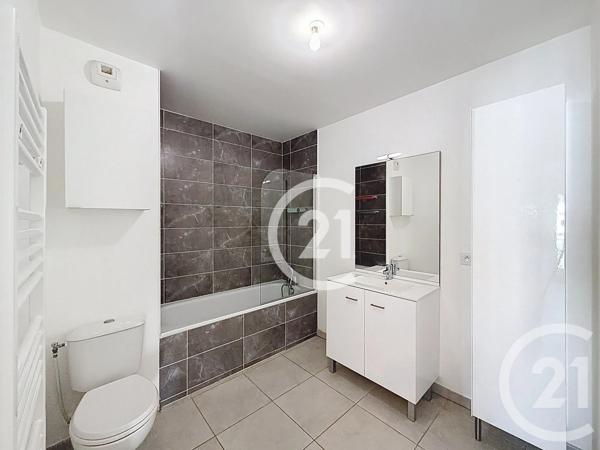 Maison à vendre  4 pièces - 90,24 m 2   ST MARTIN DE CRAU  - 13