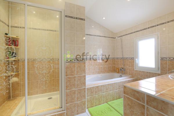 Maison 6 pièces - 196 m²