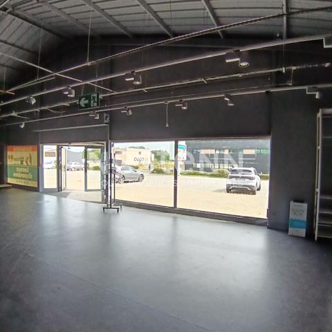 A vendre murs local commercial Vannes 740 m2