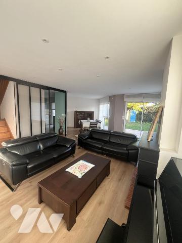 Maison contemporaine Proche bourg de PLOEREN -  4 Chambres + 1 Bureau TERRAIN 585 M2