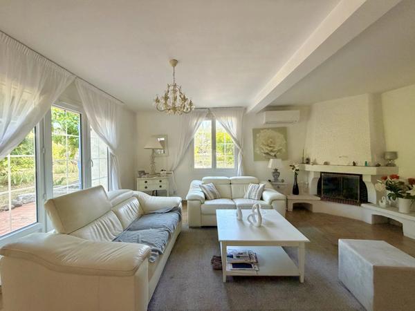 Villa individuelle avec piscine. - 83510 Lorgues - Réf 87172027