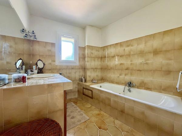 Villa individuelle avec piscine. - 83510 Lorgues - Réf 87172027