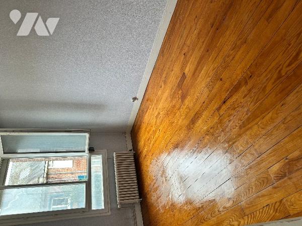 LOCAL COMMERCIAL 80 m2+cave et LOGEMENT F2 porte individuel
Quelques travaux a prévoir