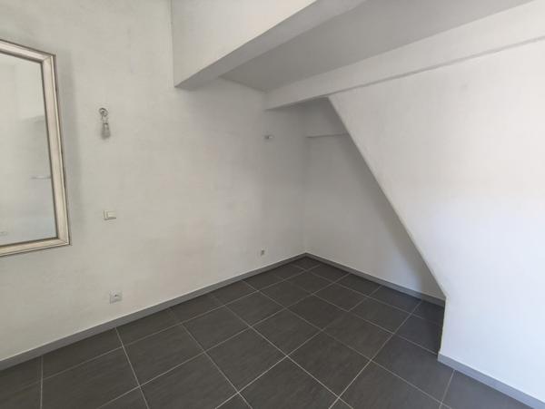 Appartement à GONFARON (83590)