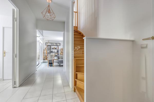 Maison Nanterre proche place de la Boule 6 pièces 130 m2 €735 000 ** - Référence 15194