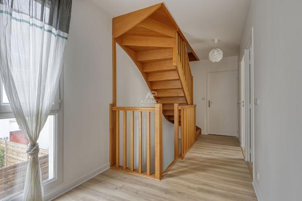 Maison Nanterre proche place de la Boule 6 pièces 130 m2 €735 000 ** - Référence 15194