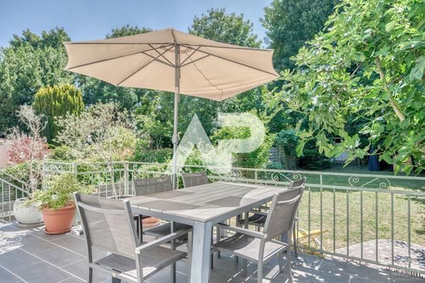 Maison Rueil Malmaison 8 pièce(s) 176 m2 €1 049 000 ** - Référence 19624