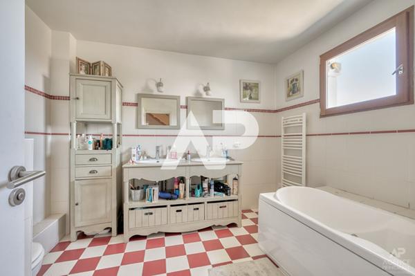 Maison Rueil Malmaison 8 pièce(s) 176 m2 €1 049 000 ** - Référence 19624