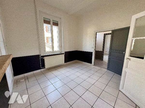 Maison familiale avec jardin et dépendances