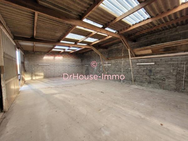 Parking / Box à louer 1 pièce de 105 m²