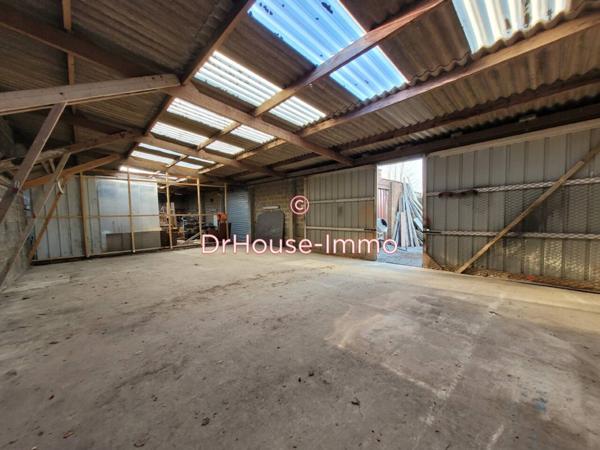 Parking / Box à louer 1 pièce de 105 m²