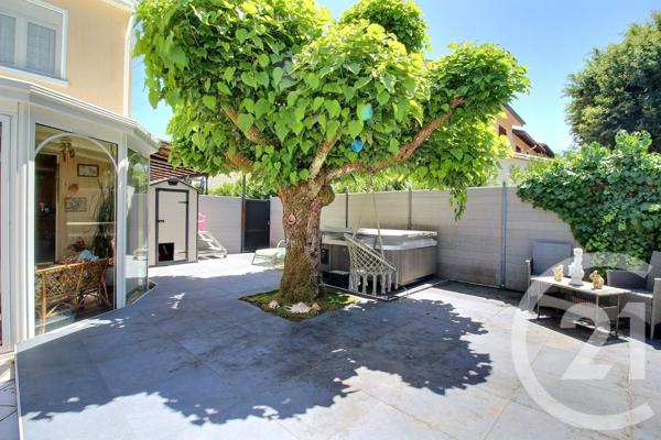 Maison à vendre  5 pièces - 97 m 2   PESSAC  - 33