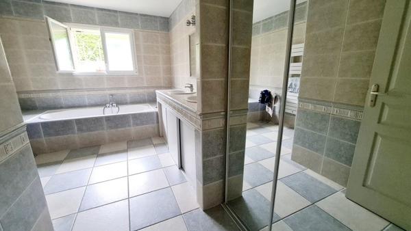 Maison à vendre |  Vayres |  5 pièces | 161 m²