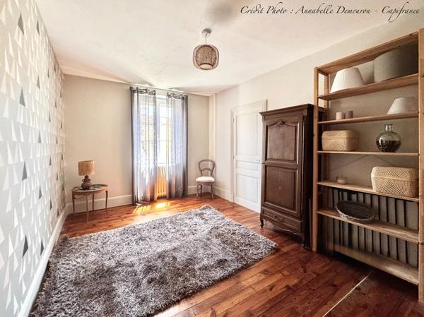 RIOM - EXCLUSIVITÉ – Maison de ville de caractère P6 entièrement rénovée avec jardin, abri et cave