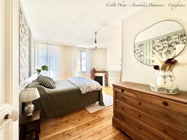 RIOM - EXCLUSIVITÉ – Maison de ville de caractère P6 entièrement rénovée avec jardin, abri et cave