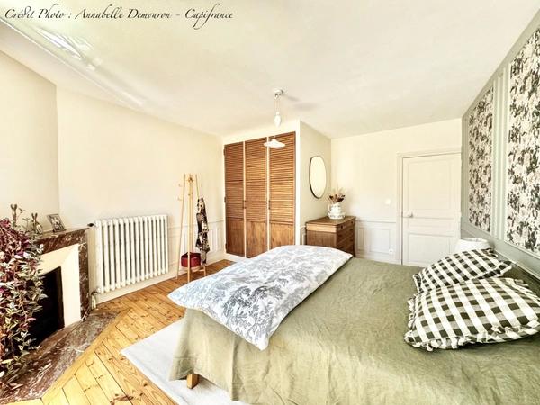 RIOM - EXCLUSIVITÉ – Maison de ville de caractère P6 entièrement rénovée avec jardin, abri et cave