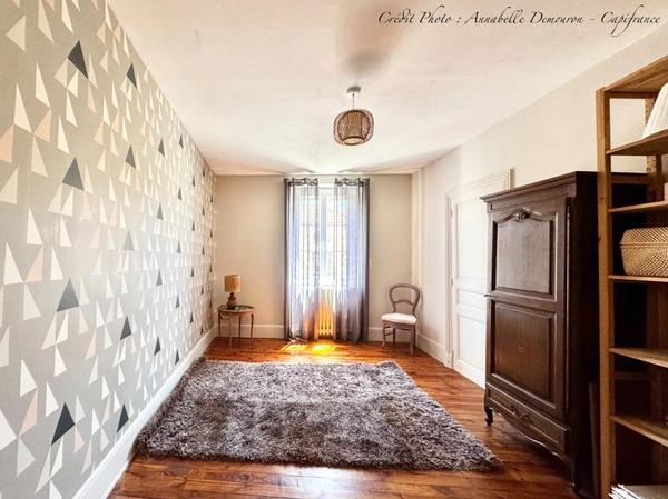 RIOM - EXCLUSIVITÉ – Maison de ville de caractère P6 entièrement rénovée avec jardin, abri et cave