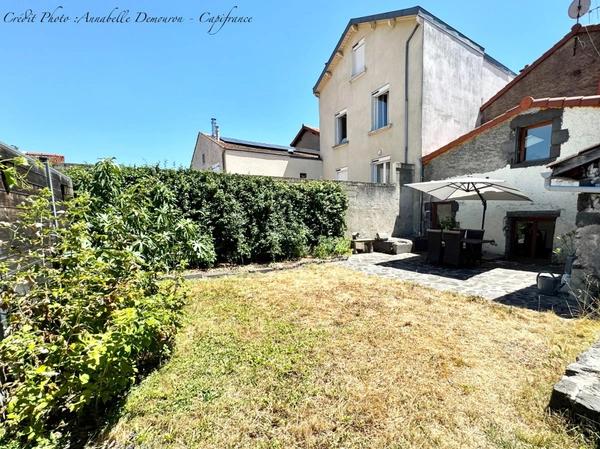 RIOM - EXCLUSIVITÉ – Maison de ville de caractère P6 entièrement rénovée avec jardin, abri et cave