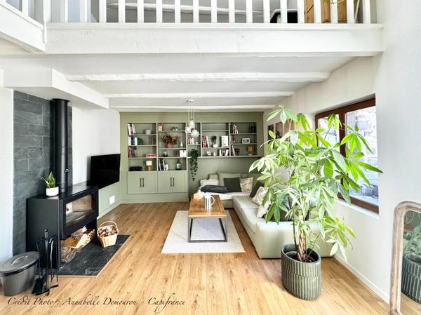 RIOM - EXCLUSIVITÉ – Maison de ville de caractère P6 entièrement rénovée avec jardin, abri et cave