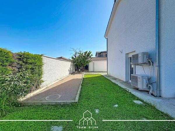 Maison
         4 pièces
        - 105 m² Exclusivité 369 900 € *