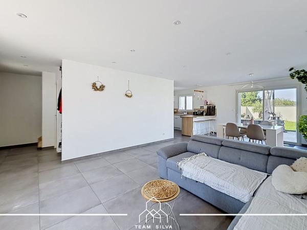 Maison
         4 pièces
        - 105 m² Exclusivité 369 900 € *