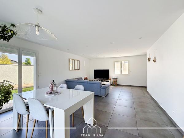 Maison
         4 pièces
        - 105 m² Exclusivité 369 900 € *