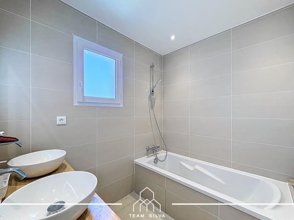 Maison
         4 pièces
        - 105 m² Exclusivité 369 900 € *
