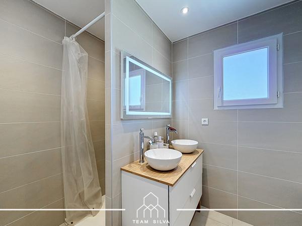 Maison
         4 pièces
        - 105 m² Exclusivité 369 900 € *