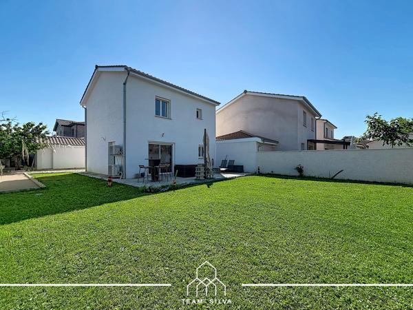 Maison
         4 pièces
        - 105 m² Exclusivité 369 900 € *