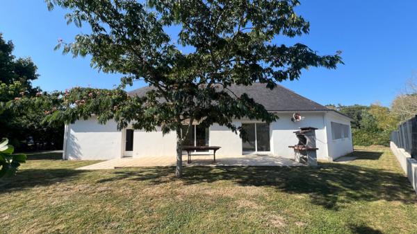 Maison de plain-pied de 150 m² habitables avec étage aménageable.