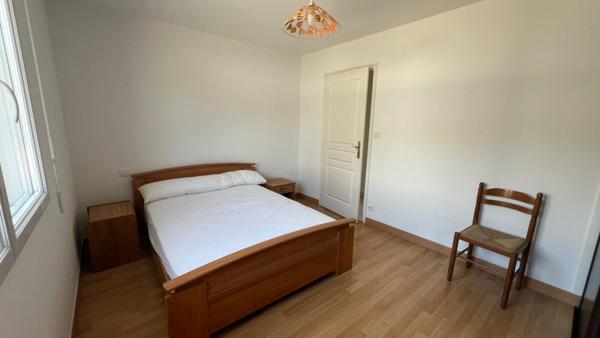 Maison de plain-pied de 150 m² habitables avec étage aménageable.