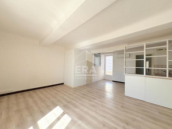 A LOUER 84240 LA TOUR D'AIGUES CENTRE VILLE APPARTEMENT TYPE 2 PIÈCES D'ENVIRON 40M² AVEC COUR
