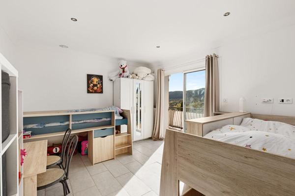 Charmante maison Bagnols En Foret avec une superbe vue