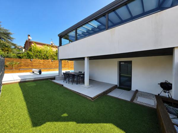 Maison
         7 pièces
        - 156 m² Exclusivité 799 000 € *